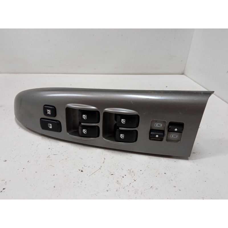 Recambio de motor elevaluna delantero izquierdo para kia carnival / grand carnival iii (vq) 2.9 crdi referencia OEM IAM 935704D3