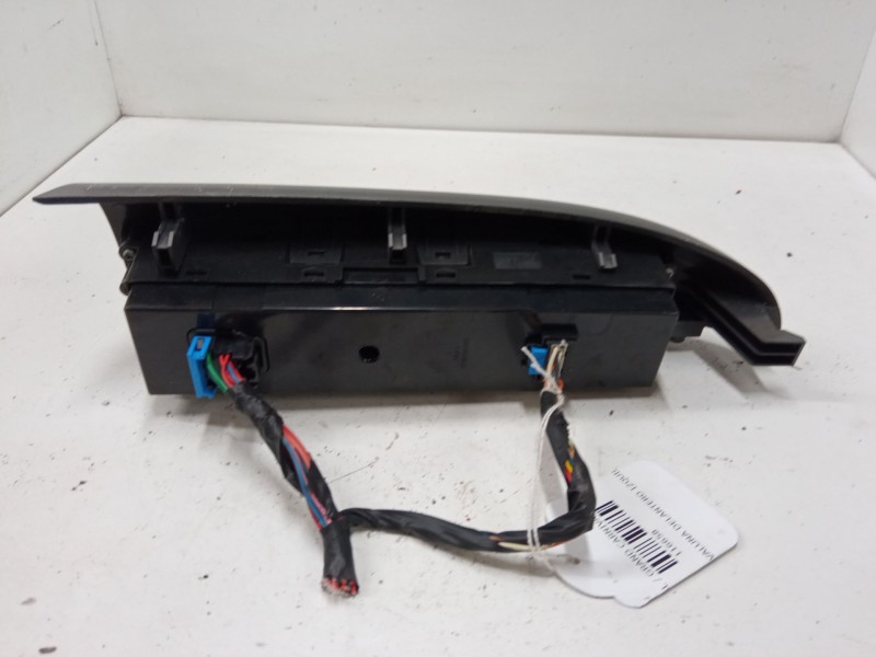 Recambio de motor elevaluna delantero izquierdo para kia carnival / grand carnival iii (vq) 2.9 crdi referencia OEM IAM 935704D3