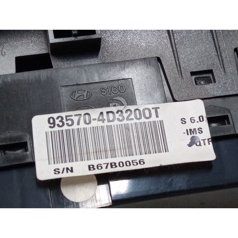 Recambio de motor elevaluna delantero izquierdo para kia carnival / grand carnival iii (vq) 2.9 crdi referencia OEM IAM 935704D3