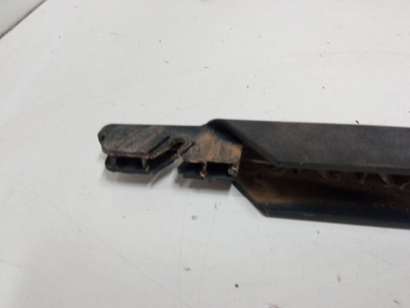 Recambio de brazo limpia trasero para kia carnival / grand carnival iii (vq) 2.9 crdi referencia OEM IAM   
