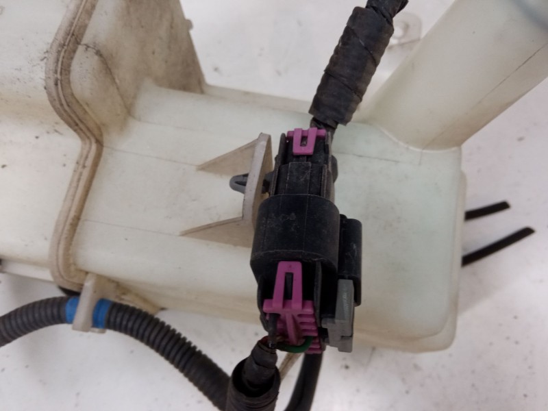 Recambio de deposito limpiaparabrisas para chevrolet captiva (c100, c140) 2.4 4wd referencia OEM IAM   