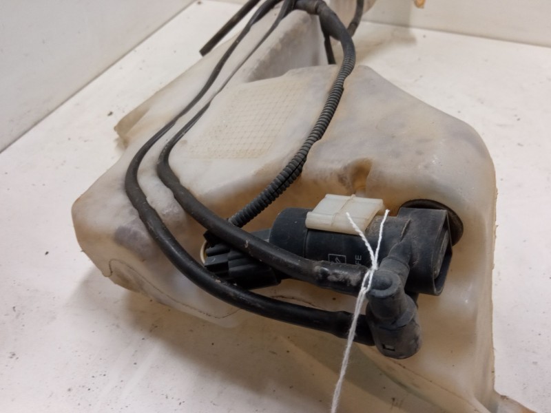 Recambio de deposito limpiaparabrisas para ford focus ii (da_, hcp, dp) 1.6 referencia OEM IAM 6M5TF221050  