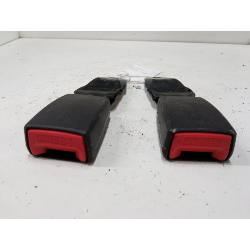 Recambio de anclaje cinturon trasero izquierdo para citroën c3 i (fc_, fn_) 1.4 i referencia OEM IAM   