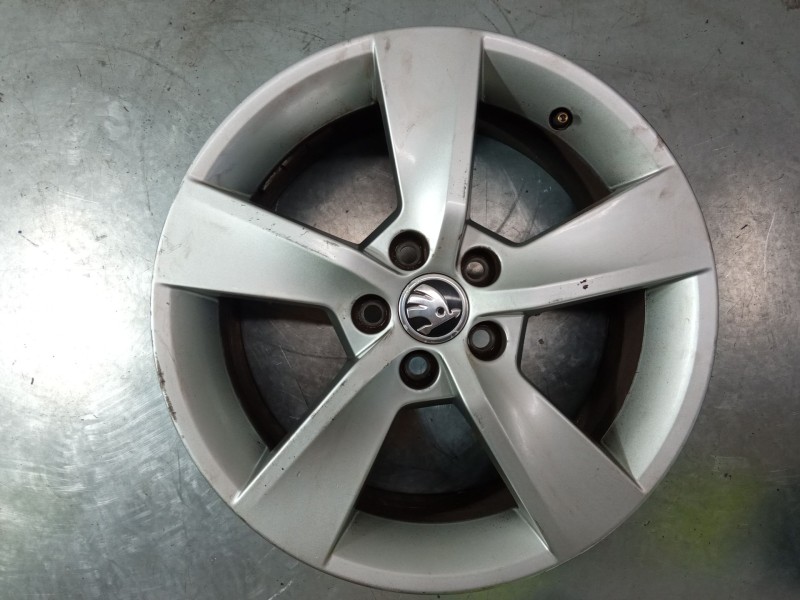 Recambio de llanta aluminio 16´´ para skoda rapid spaceback (nh1) 1.0 tsi referencia OEM IAM   