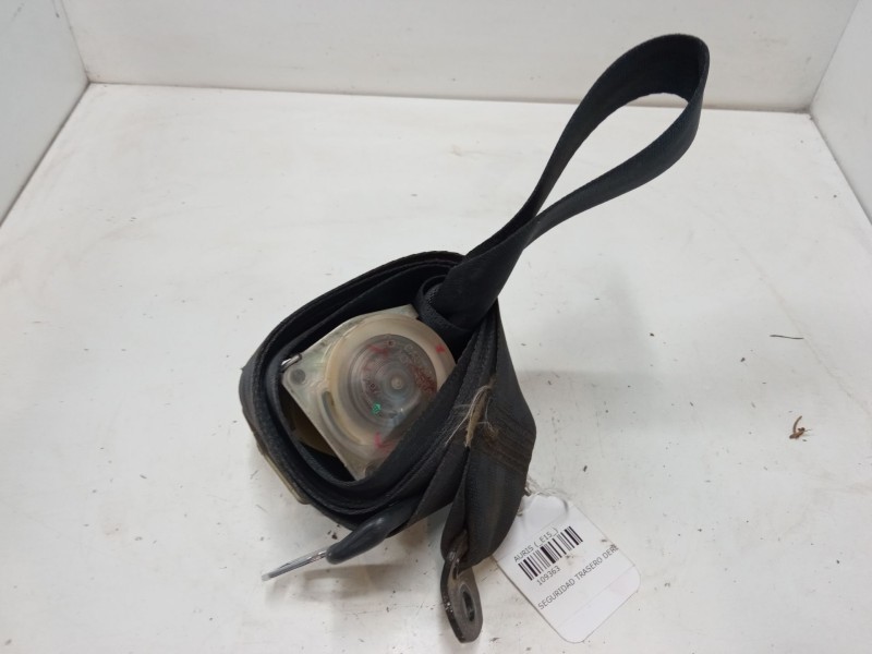 Recambio de cinturon seguridad trasero derecho para toyota auris (_e15_) 1.4 d-4d (nde150_) referencia OEM IAM   