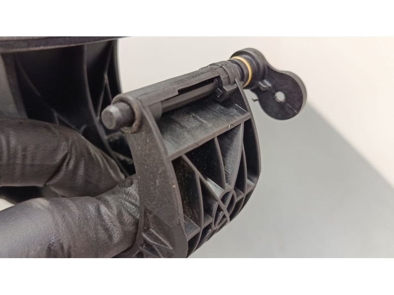 Recambio de tapa exterior combustible para ford focus iii turnier 1.0 ecoboost referencia OEM IAM AU519A095AB  