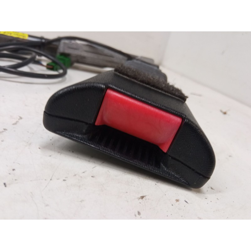 Recambio de anclaje cinturon delantero izquierdo para opel vectra b (j96) 2.2 i 16v (f19) referencia OEM IAM   