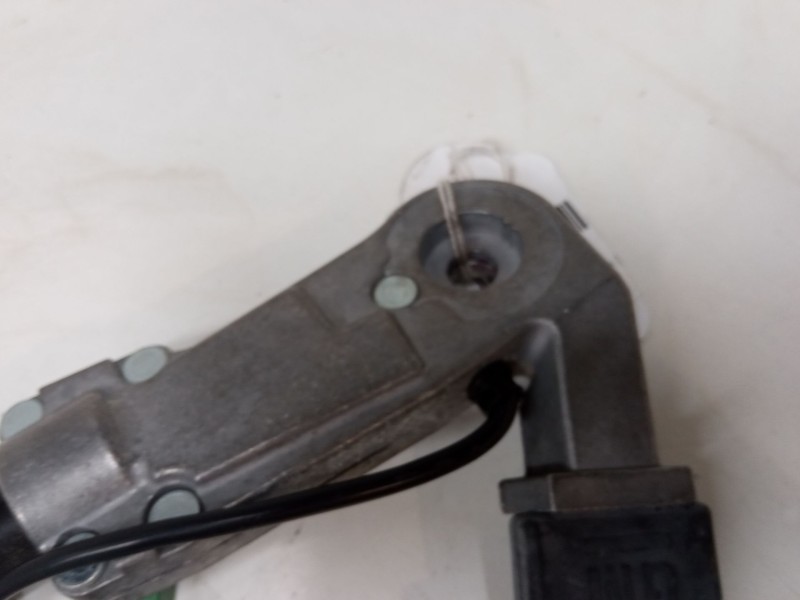 Recambio de anclaje cinturon delantero izquierdo para opel vectra b (j96) 2.2 i 16v (f19) referencia OEM IAM   