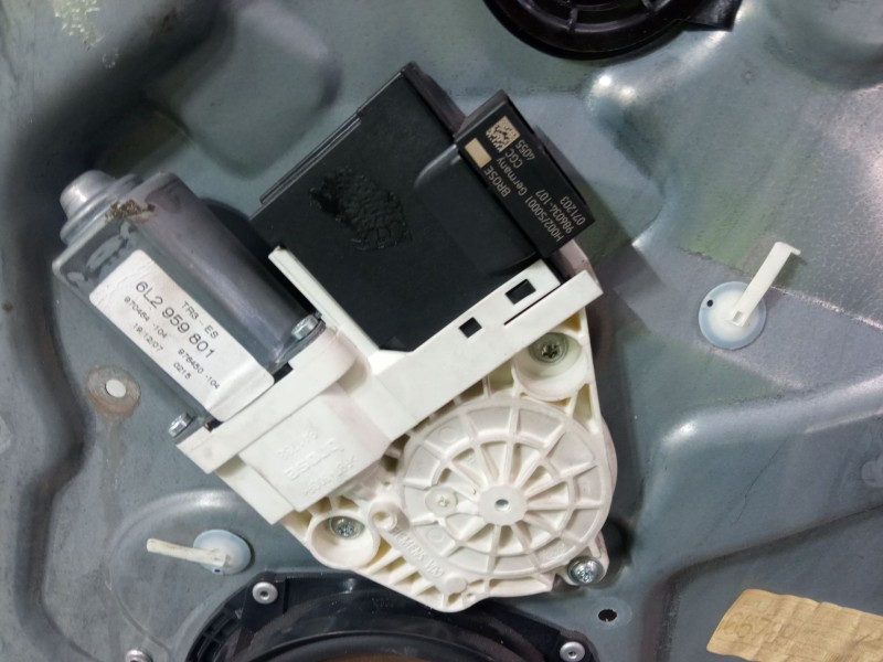 Recambio de elevalunas electrico delantero derecho para seat ibiza iii (6l1) 1.4 tdi referencia OEM IAM 6L2959801 6L4837752 