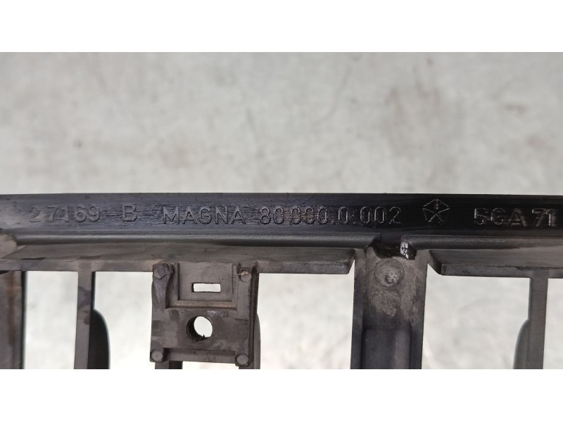 Recambio de rejilla inferior paragolpes para jeep grand cherokee ii (wj, wg) 3.1 td 4x4 referencia OEM IAM   