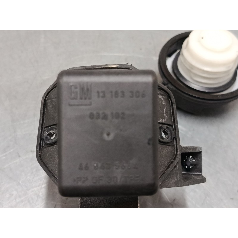 Recambio de tapa exterior combustible para opel corsa d (s07) 1.2 (l08, l68) referencia OEM IAM   