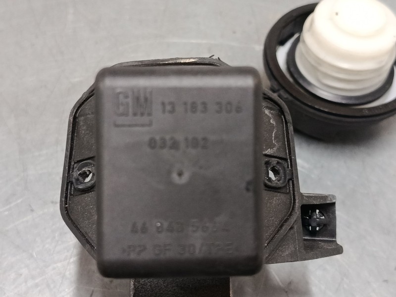 Recambio de tapa exterior combustible para opel corsa d (s07) 1.2 (l08, l68) referencia OEM IAM   
