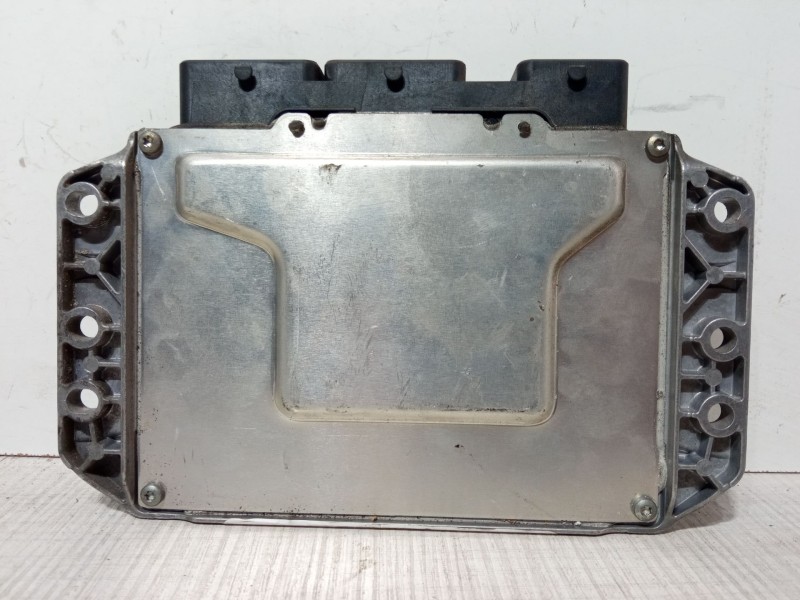 Recambio de centralita motor uce para renault megane ii (bm0/1_, cm0/1_) 1.6 16v (bm0c, cm0c) referencia OEM IAM 21585421-2A8200