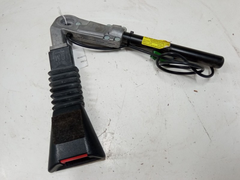 Recambio de anclaje cinturon delantero derecho para opel vectra b (j96) 2.2 i 16v (f19) referencia OEM IAM   