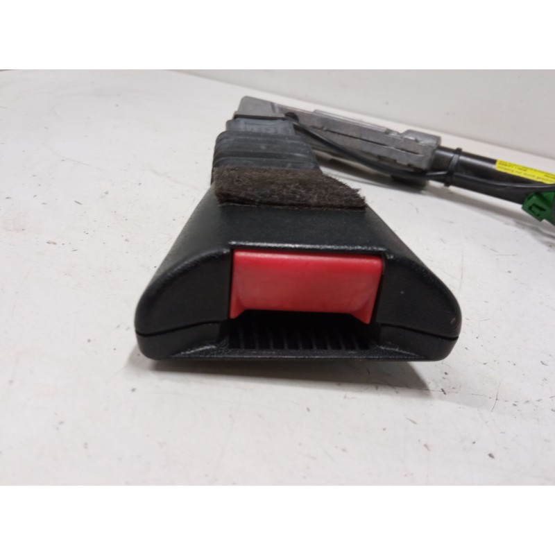 Recambio de anclaje cinturon delantero derecho para opel vectra b (j96) 2.2 i 16v (f19) referencia OEM IAM   