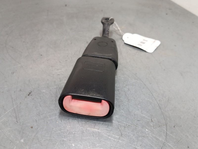 Recambio de anclaje cinturon delantero derecho para lancia ypsilon (843_) 1.3 d multijet (843.axh1a, 843.axe1a) referencia OEM I