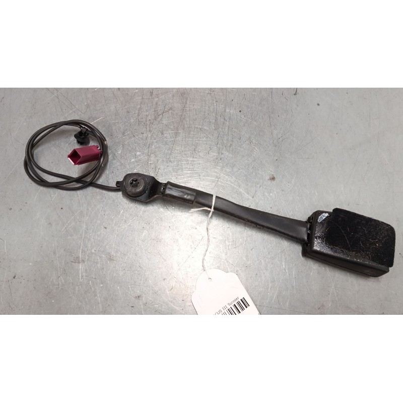 Recambio de anclaje cinturon delantero derecho para ford focus iii turnier 1.0 ecoboost referencia OEM IAM 620392200C  