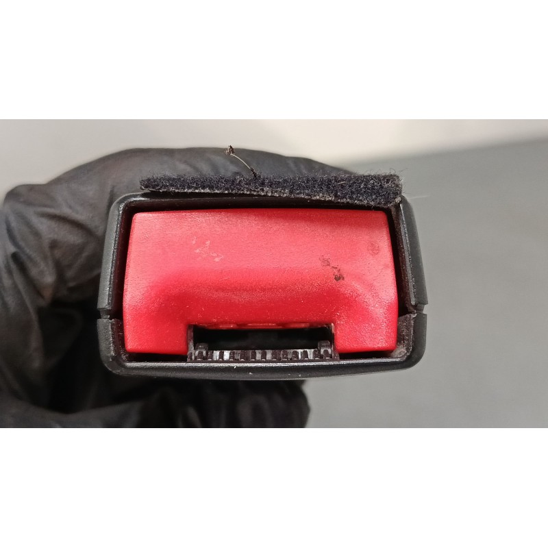 Recambio de anclaje cinturon delantero derecho para ford focus iii turnier 1.0 ecoboost referencia OEM IAM 620392200C  