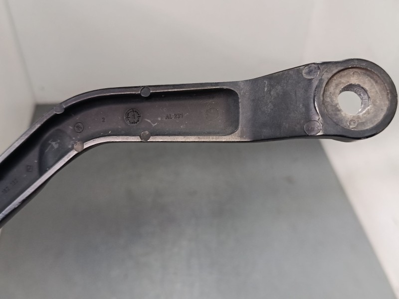 Recambio de brazo limpia delantero izquierdo para nissan almera ii hatchback (n16) 2.2 di referencia OEM IAM   