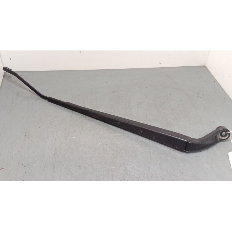 Recambio de brazo limpia delantero derecho para toyota corolla (_e12_) 1.4 vvt-i (zze120_) referencia OEM IAM   