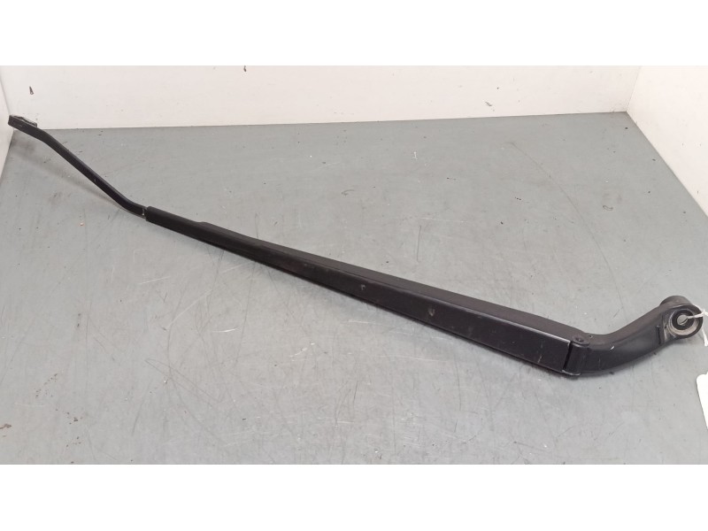 Recambio de brazo limpia delantero derecho para toyota corolla (_e12_) 1.4 vvt-i (zze120_) referencia OEM IAM   