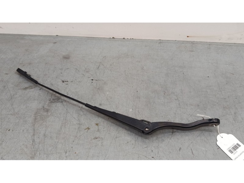 Recambio de brazo limpia delantero izquierdo para opel corsa d (s07) 1.4 (l08, l68) referencia OEM IAM   