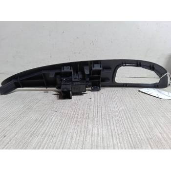 MANDO ELEVALUNAS DELANTERO DERECHO 25411AV600 