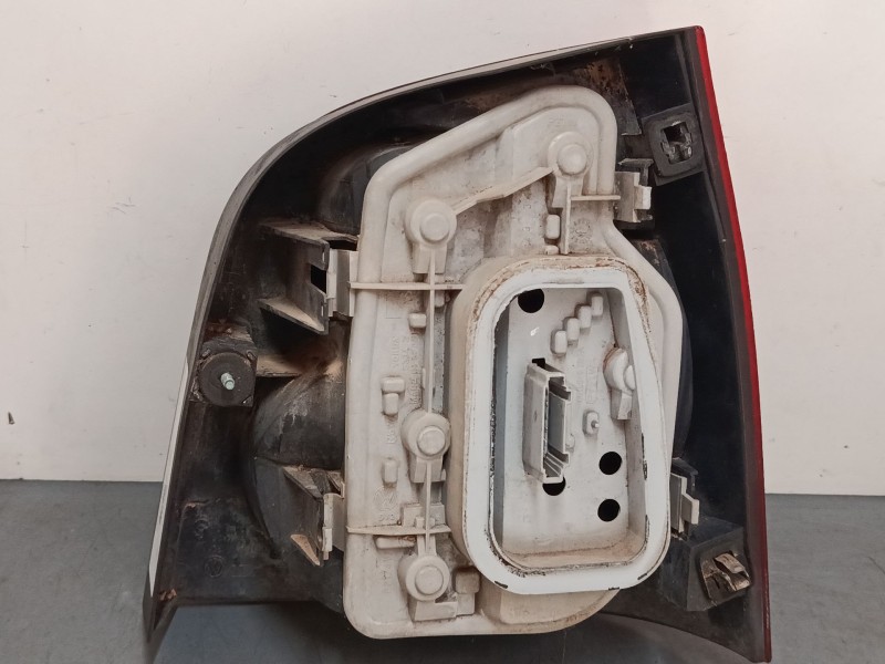 Recambio de piloto trasero izquierdo para volkswagen polo iv (9n_, 9a_) 1.4 tdi referencia OEM IAM 6q6945257a  