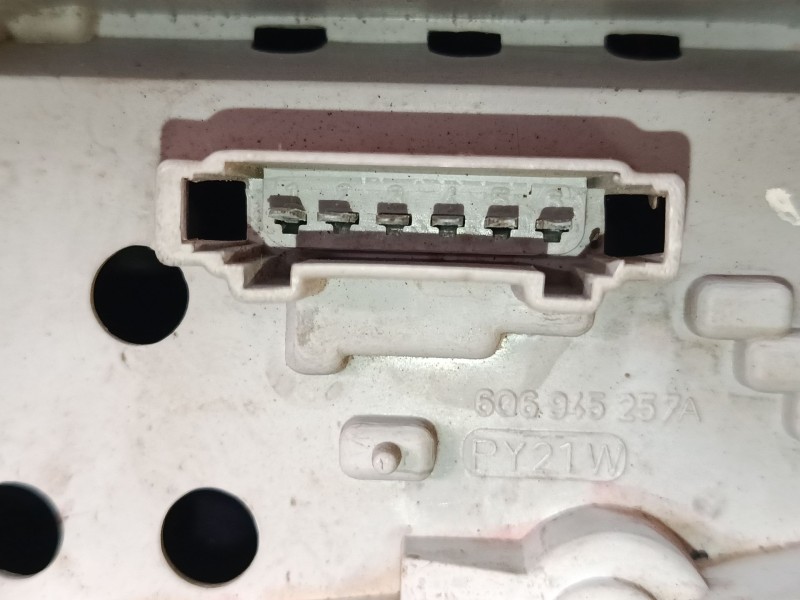 Recambio de piloto trasero izquierdo para volkswagen polo iv (9n_, 9a_) 1.4 tdi referencia OEM IAM 6q6945257a  