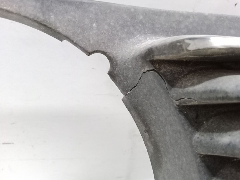 Recambio de rejillas capo para volkswagen polo classic (86c, 80) 1.3 cat referencia OEM IAM   