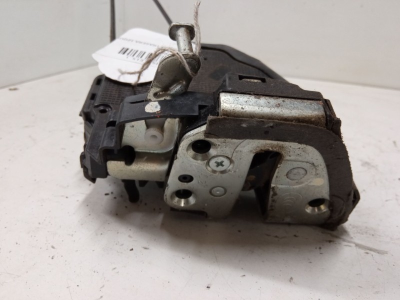 Recambio de cerradura puerta trasera izquierda para toyota auris (_e15_) 1.4 d-4d (nde150_) referencia OEM IAM   