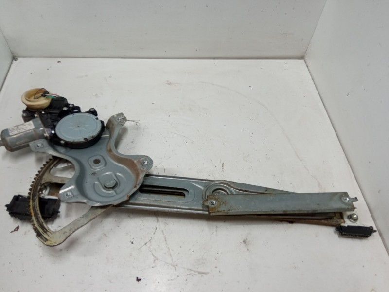Recambio de elevalunas electrico delantero izquierdo para toyota auris (_e15_) 1.4 d-4d (nde150_) referencia OEM IAM 8572002230 