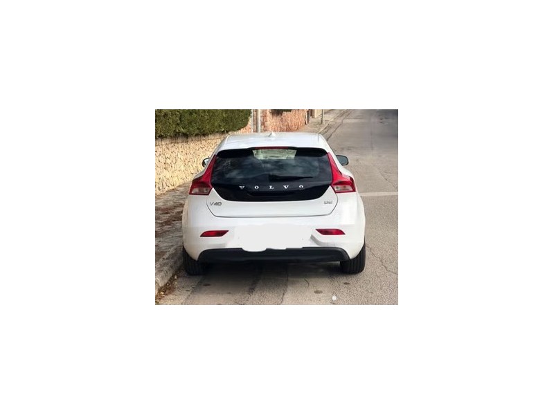 volvo v40 hatchback (525) del año 2015