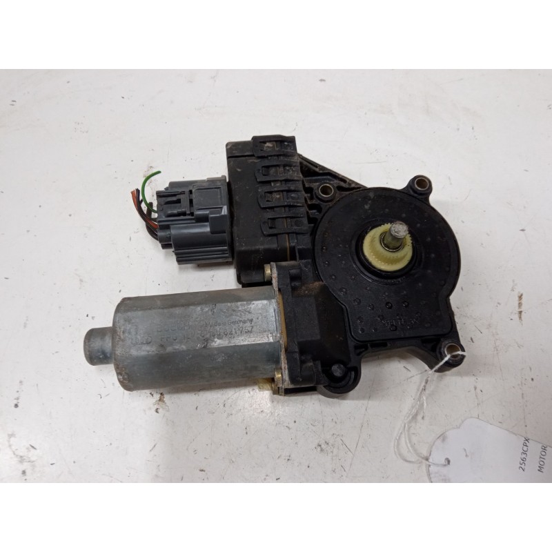 Recambio de motor elevaluna delantero derecho para ford focus i sedán (dfw) 1.8 tdci referencia OEM IAM 0130821757  