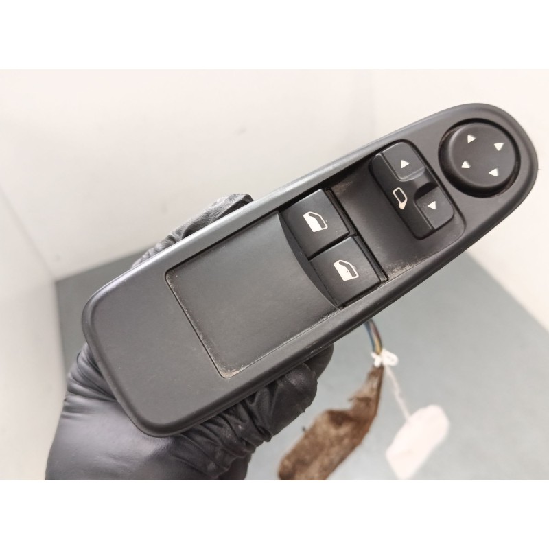 Recambio de mando elevalunas delantero izquierdo para citroën c4 picasso i monospace (ud_) 1.6 hdi 110 referencia OEM IAM 966393