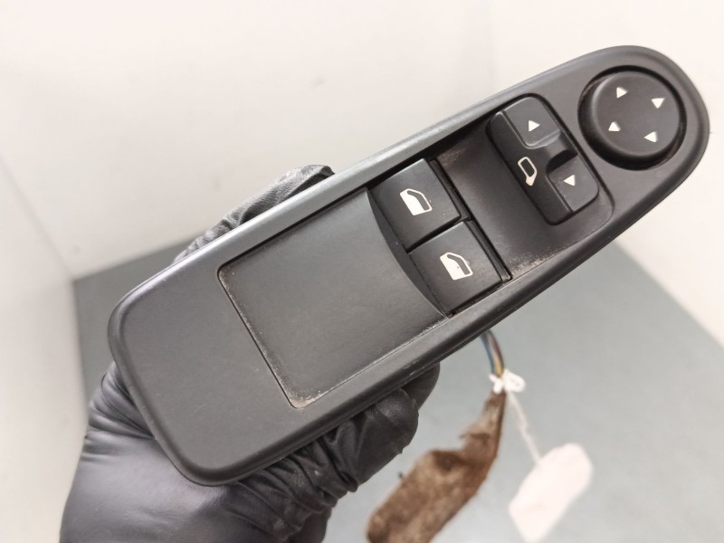 Recambio de mando elevalunas delantero izquierdo para citroën c4 picasso i monospace (ud_) 1.6 hdi 110 referencia OEM IAM 966393