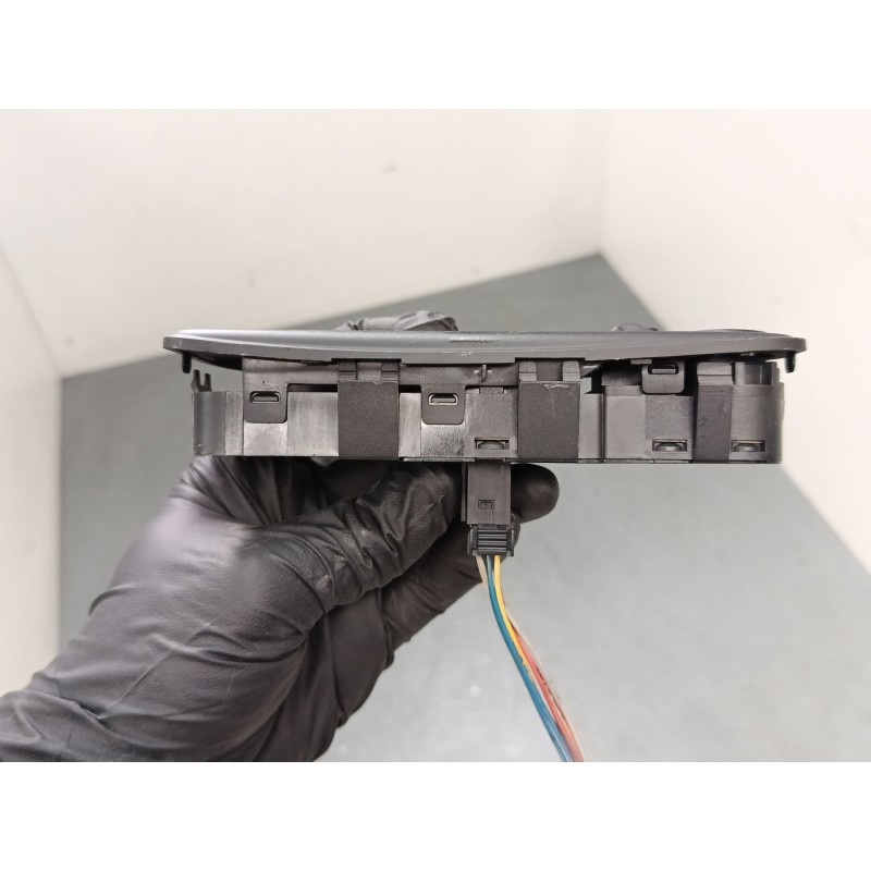 Recambio de mando elevalunas delantero izquierdo para citroën c4 picasso i monospace (ud_) 1.6 hdi 110 referencia OEM IAM 966393