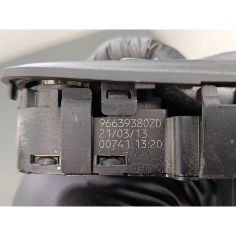 Recambio de mando elevalunas delantero izquierdo para citroën c4 picasso i monospace (ud_) 1.6 hdi 110 referencia OEM IAM 966393