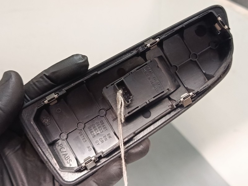 Recambio de mando elevalunas delantero derecho para bmw 1 (f20) 116 d referencia OEM IAM   