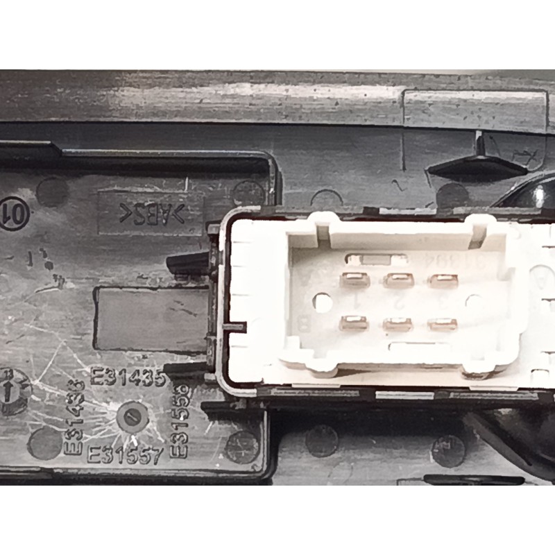 Recambio de mando elevalunas delantero derecho para peugeot 208 i (ca_, cc_) 1.2 vti 82 referencia OEM IAM 9675118ZD  