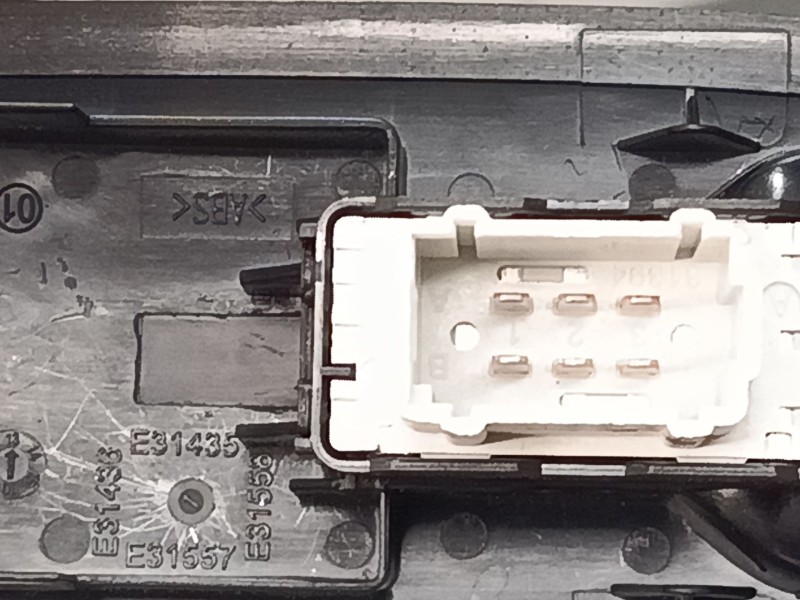 Recambio de mando elevalunas delantero derecho para peugeot 208 i (ca_, cc_) 1.2 vti 82 referencia OEM IAM 9675118ZD  