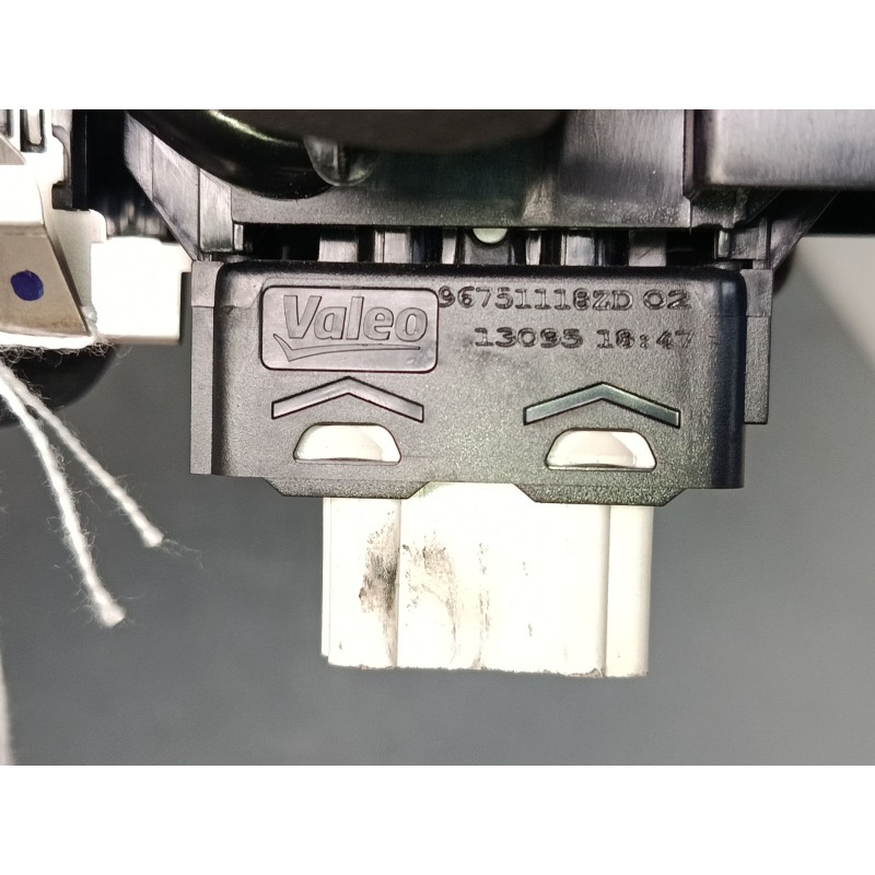 Recambio de mando elevalunas delantero derecho para peugeot 208 i (ca_, cc_) 1.2 vti 82 referencia OEM IAM 9675118ZD  