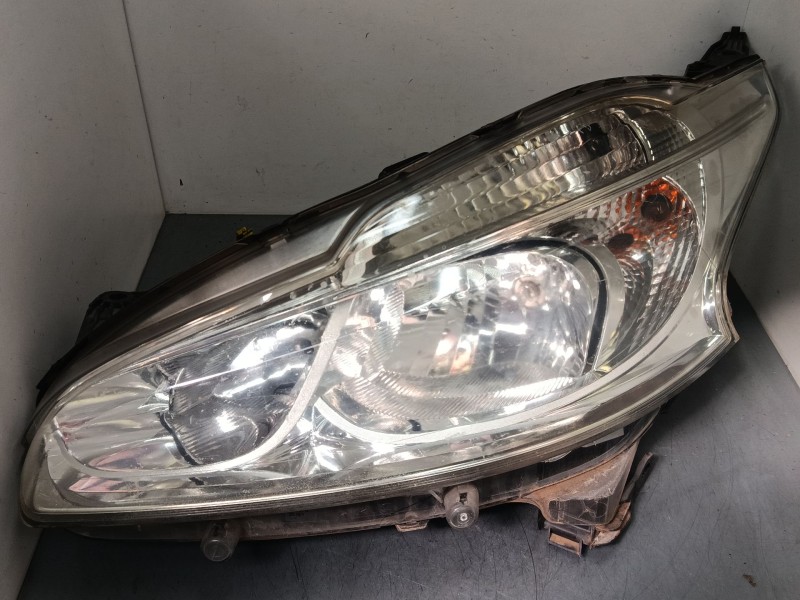 Recambio de faro izquierdo para peugeot 208 i (ca_, cc_) 1.2 vti 82 referencia OEM IAM 9802221880  