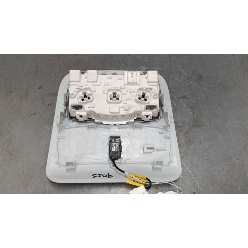 Recambio de luz interior delantera para peugeot 208 i (ca_, cc_) 1.2 vti 82 referencia OEM IAM   