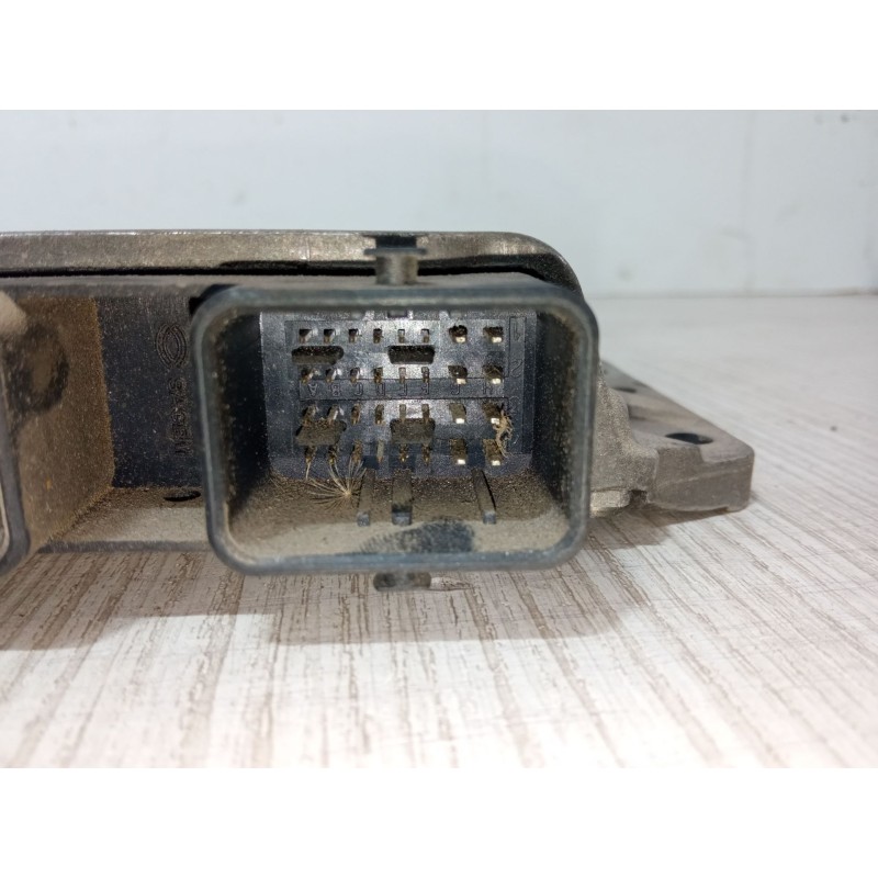 Recambio de centralita motor uce para renault megane ii (bm0/1_, cm0/1_) 1.6 16v (bm0c, cm0c) referencia OEM IAM 21585421-2A8200