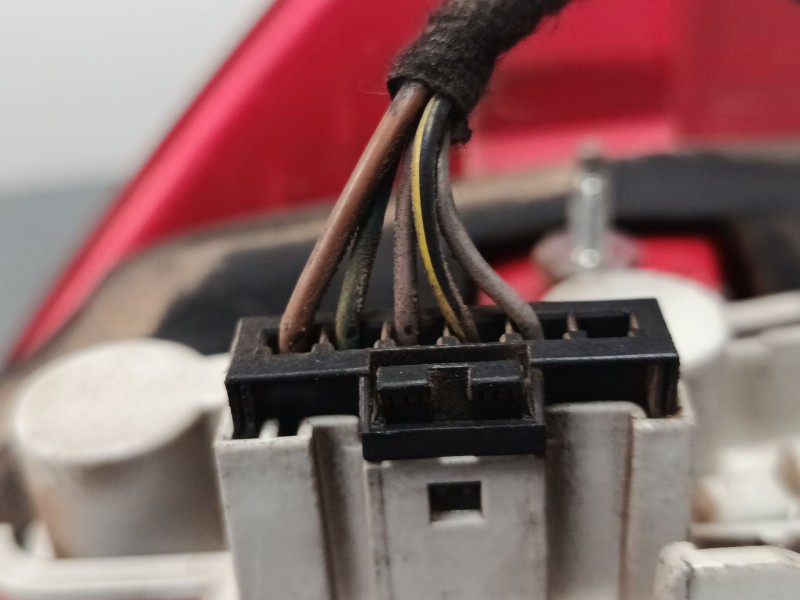 Recambio de piloto trasero izquierdo para bmw 3 (e90) 320 d referencia OEM IAM 6937457  