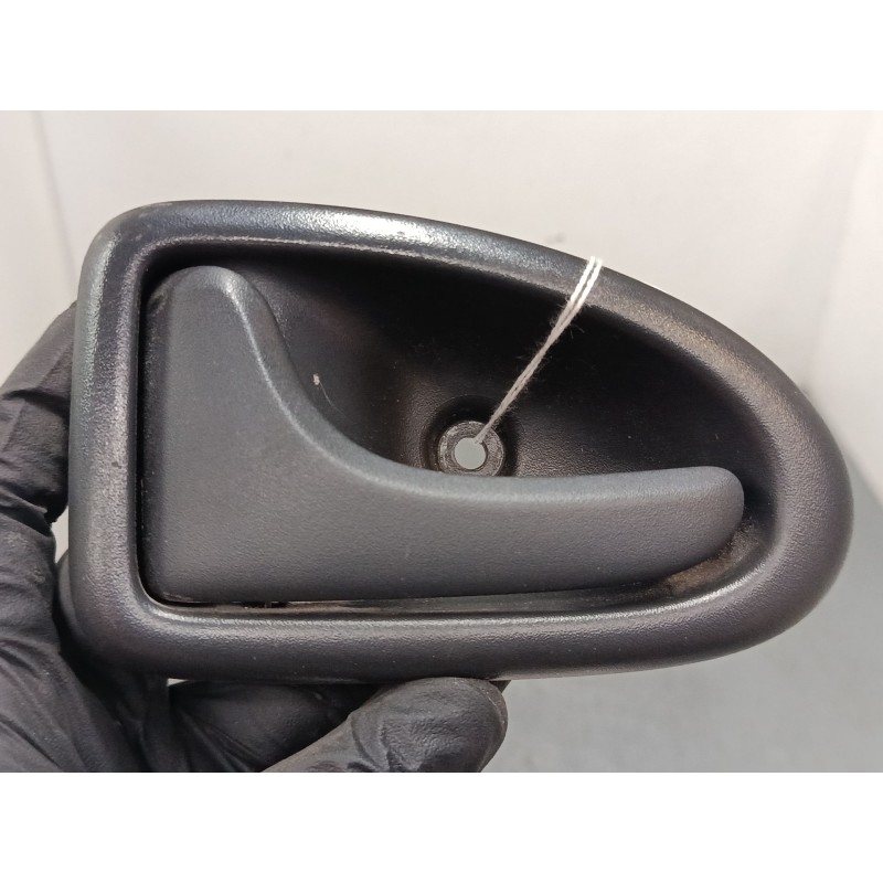 Recambio de maneta interior delantera izquierda para opel vivaro a autobús (x83) 2.5 cdti (f7, j7, a07) referencia OEM IAM 99035