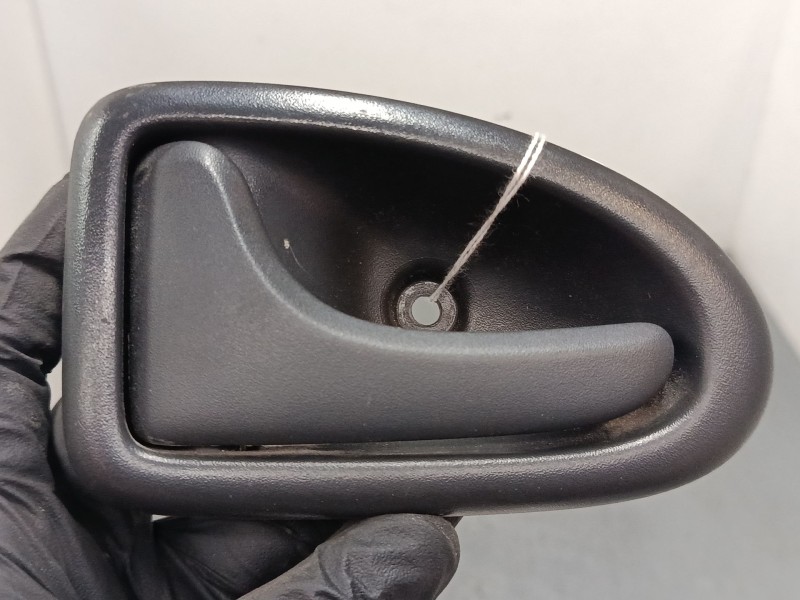 Recambio de maneta interior delantera izquierda para opel vivaro a autobús (x83) 2.5 cdti (f7, j7, a07) referencia OEM IAM 99035