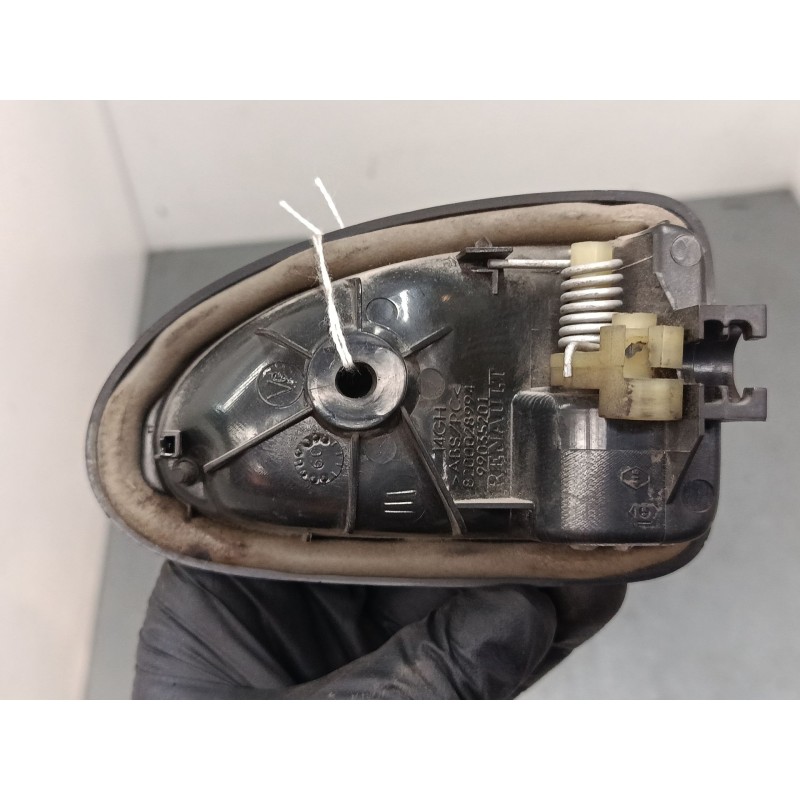 Recambio de maneta interior delantera izquierda para opel vivaro a autobús (x83) 2.5 cdti (f7, j7, a07) referencia OEM IAM 99035