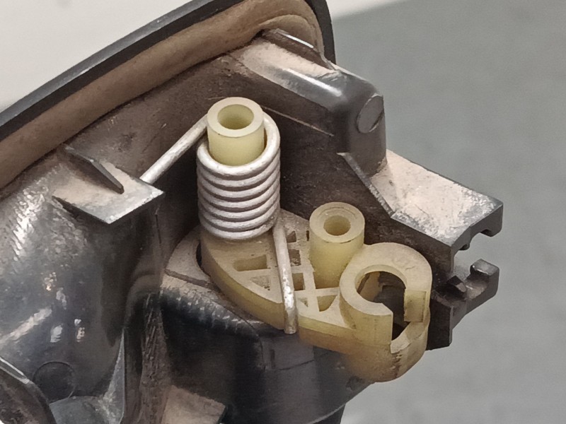 Recambio de maneta interior delantera izquierda para opel vivaro a autobús (x83) 2.5 cdti (f7, j7, a07) referencia OEM IAM 99035